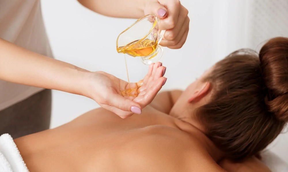 Ancient Wellness, Modern Skincare: Why Ayurvedic Body Oils Are Returning to Daily Self-Care